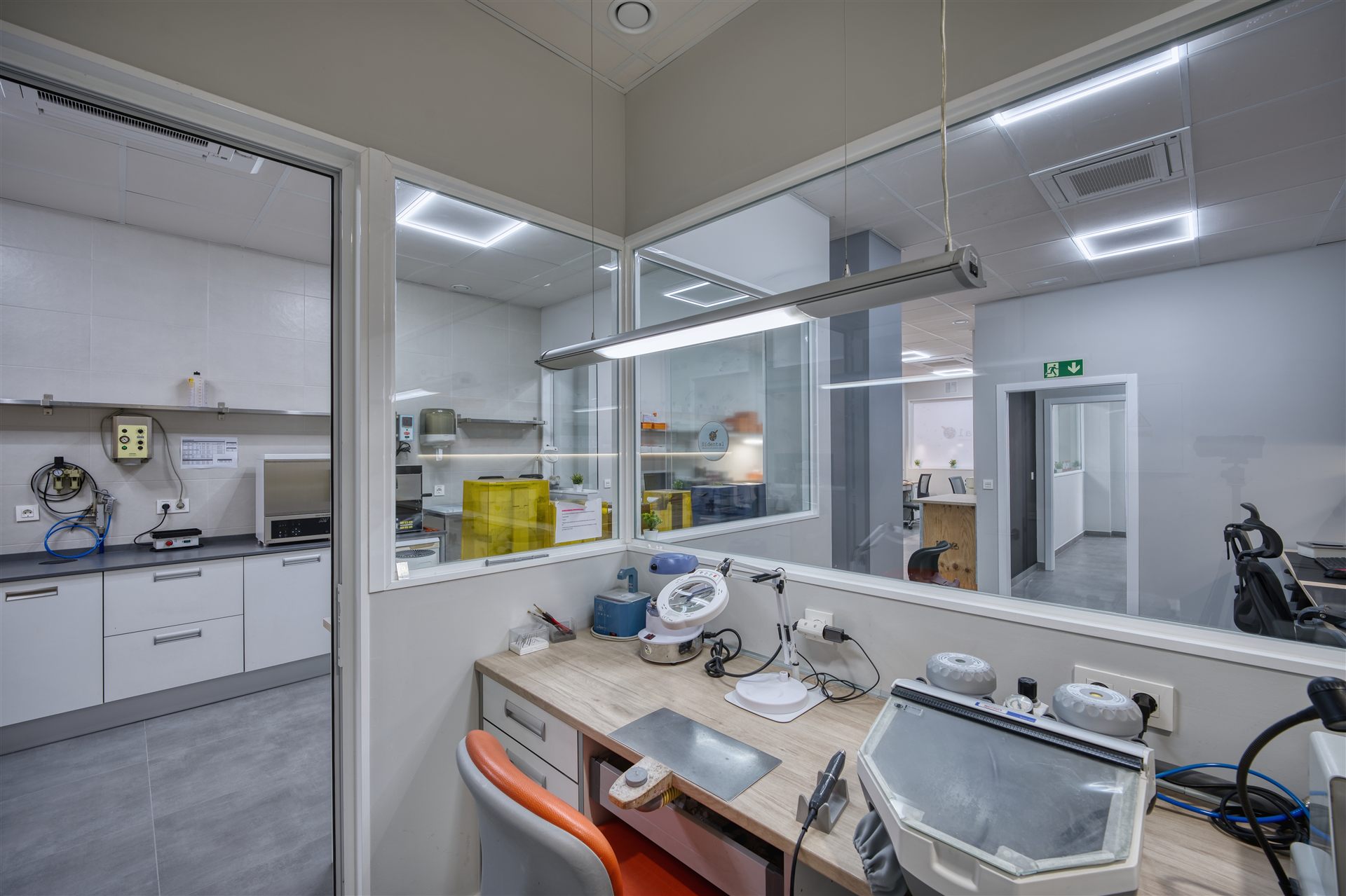 Instalaciones del laboratorio en uso